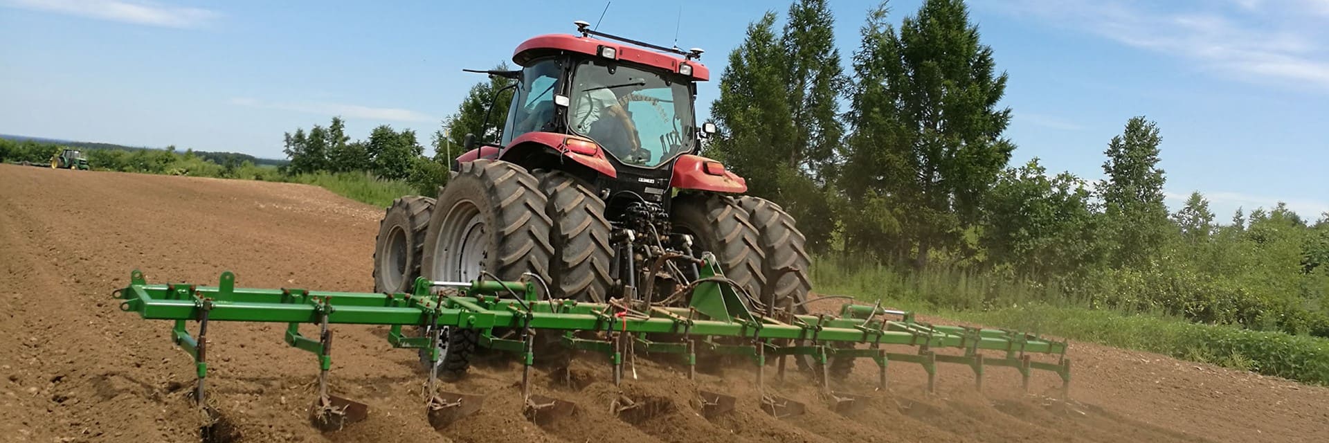 https://chcnav.com/uploads/precision-agriculture-precise-autosteering-tractor-farming-machines-chc-navigation.jpg